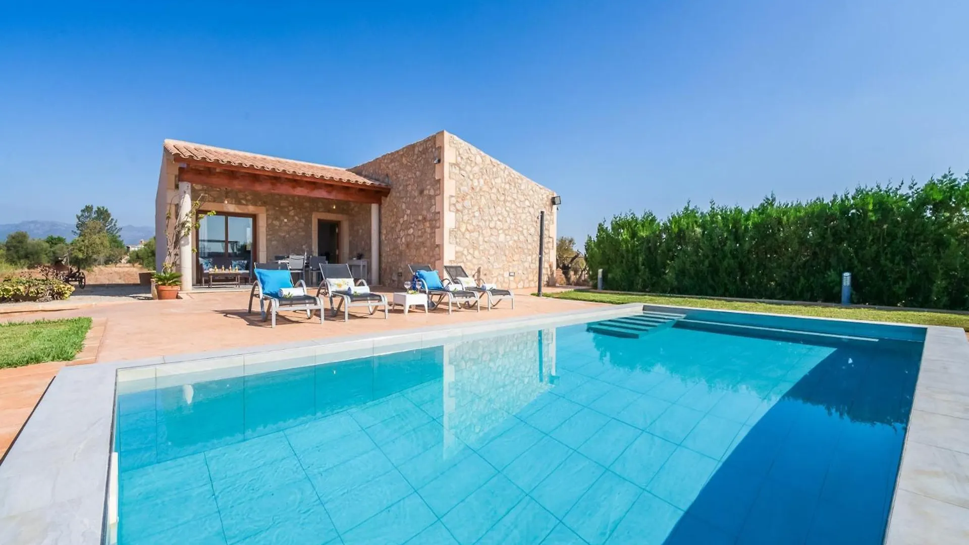 2-Bedroom Country House In Buger