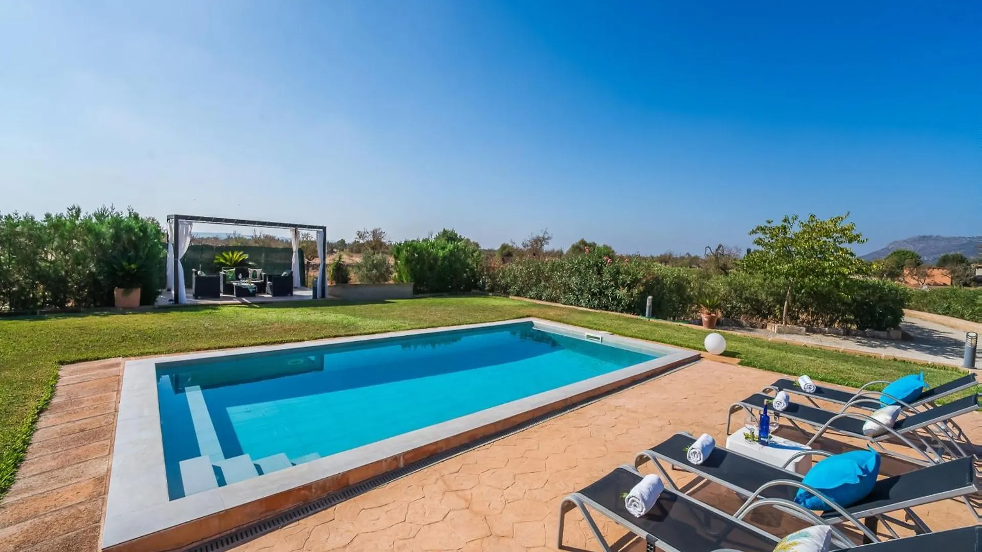 Holiday home 2-Bedroom Country House In Buger Spain
