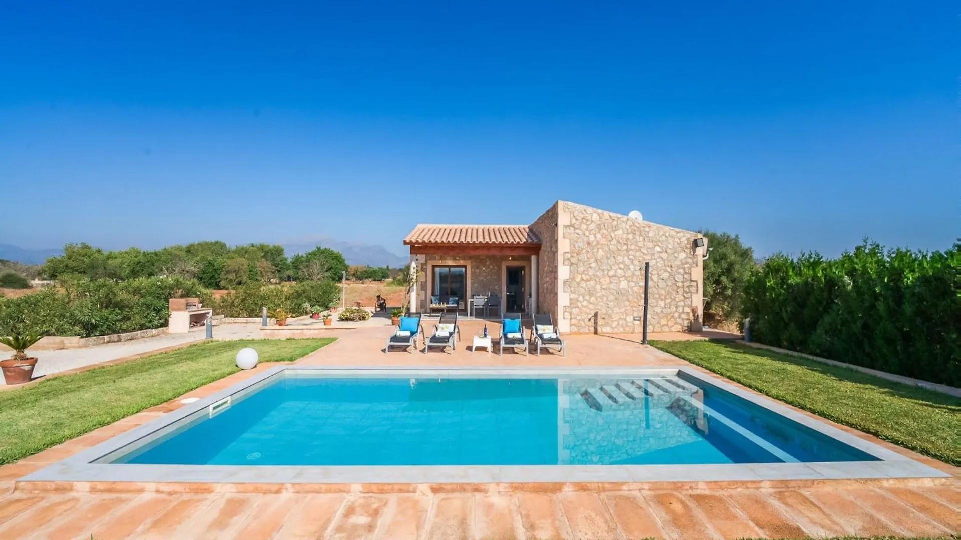 2-Bedroom Country House In Buger
