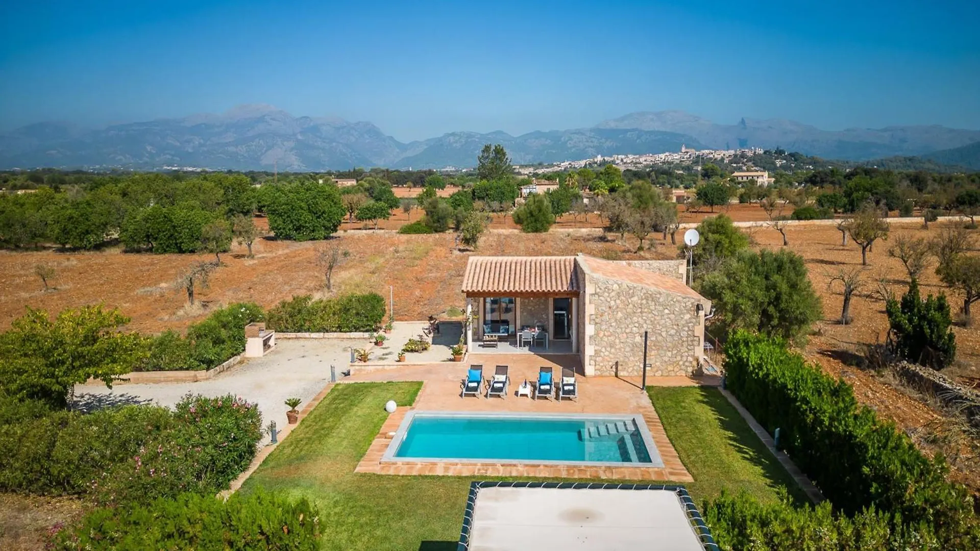 2-Bedroom Country House In Buger Holiday home