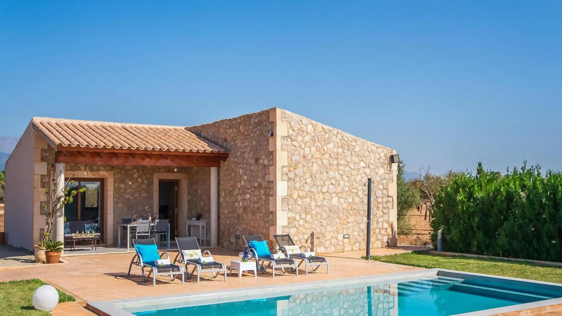2-Bedroom Country House In Buger